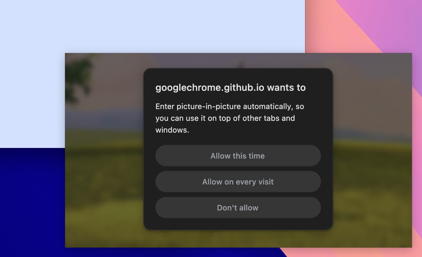 Un overlay di autorizzazione nella finestra Picture in picture che chiede all'utente se vuole consentire al sito di attivare automaticamente la modalità Picture in picture.