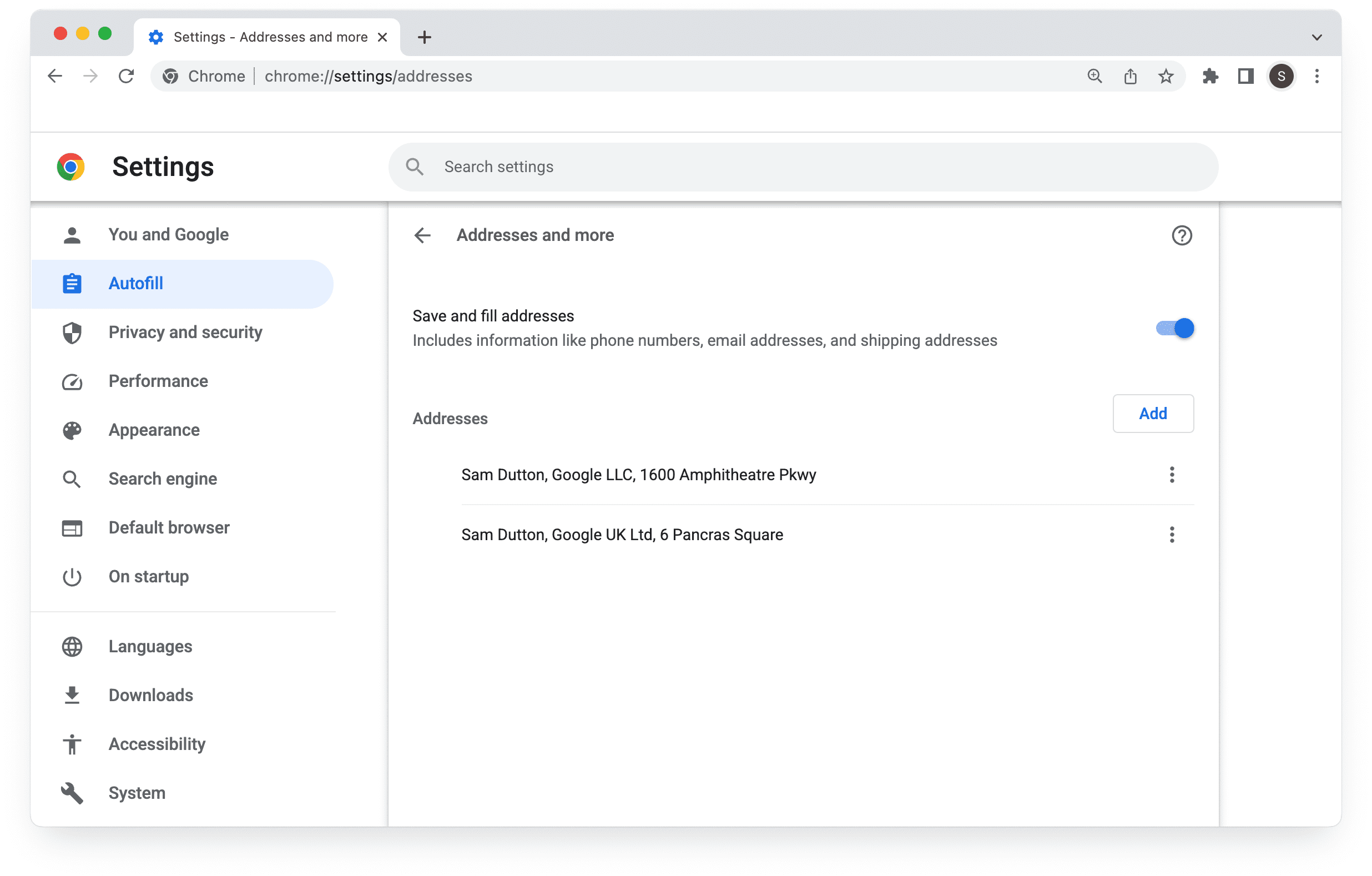 chrome://settings/addresses पेज, जिसमें दो सैंपल पते दिख रहे हैं
