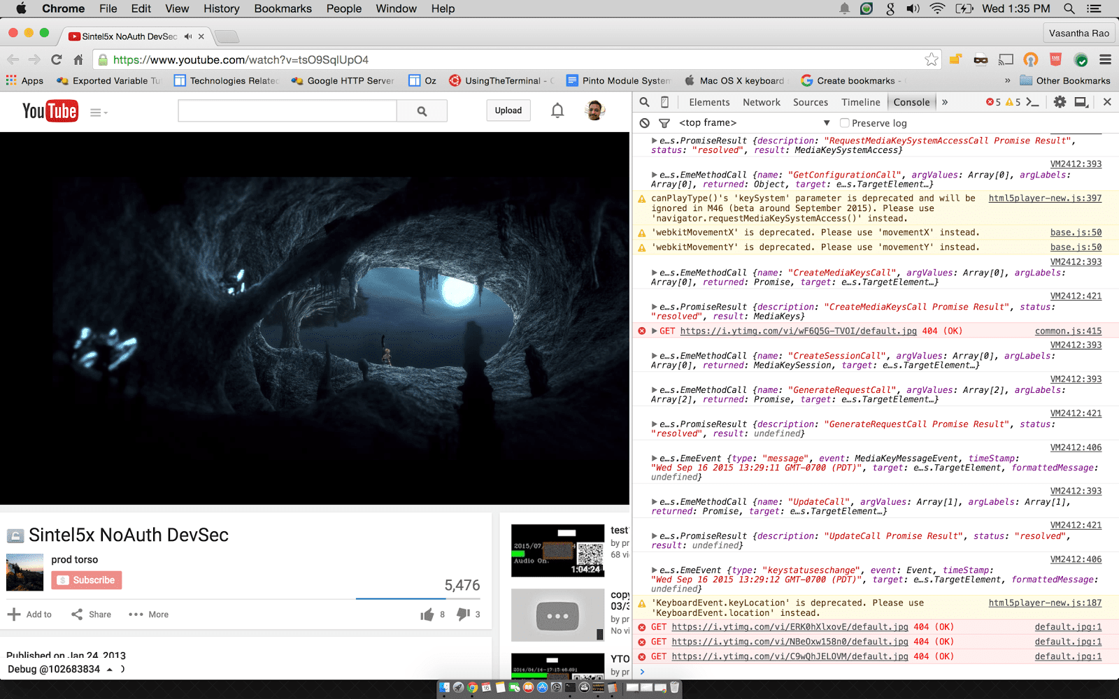 Captura de tela de um conteúdo protegido reproduzido em um elemento de vídeo em uma página da Web, com o console do Chrome DevTools mostrando a geração de registros da extensão EME Logger.