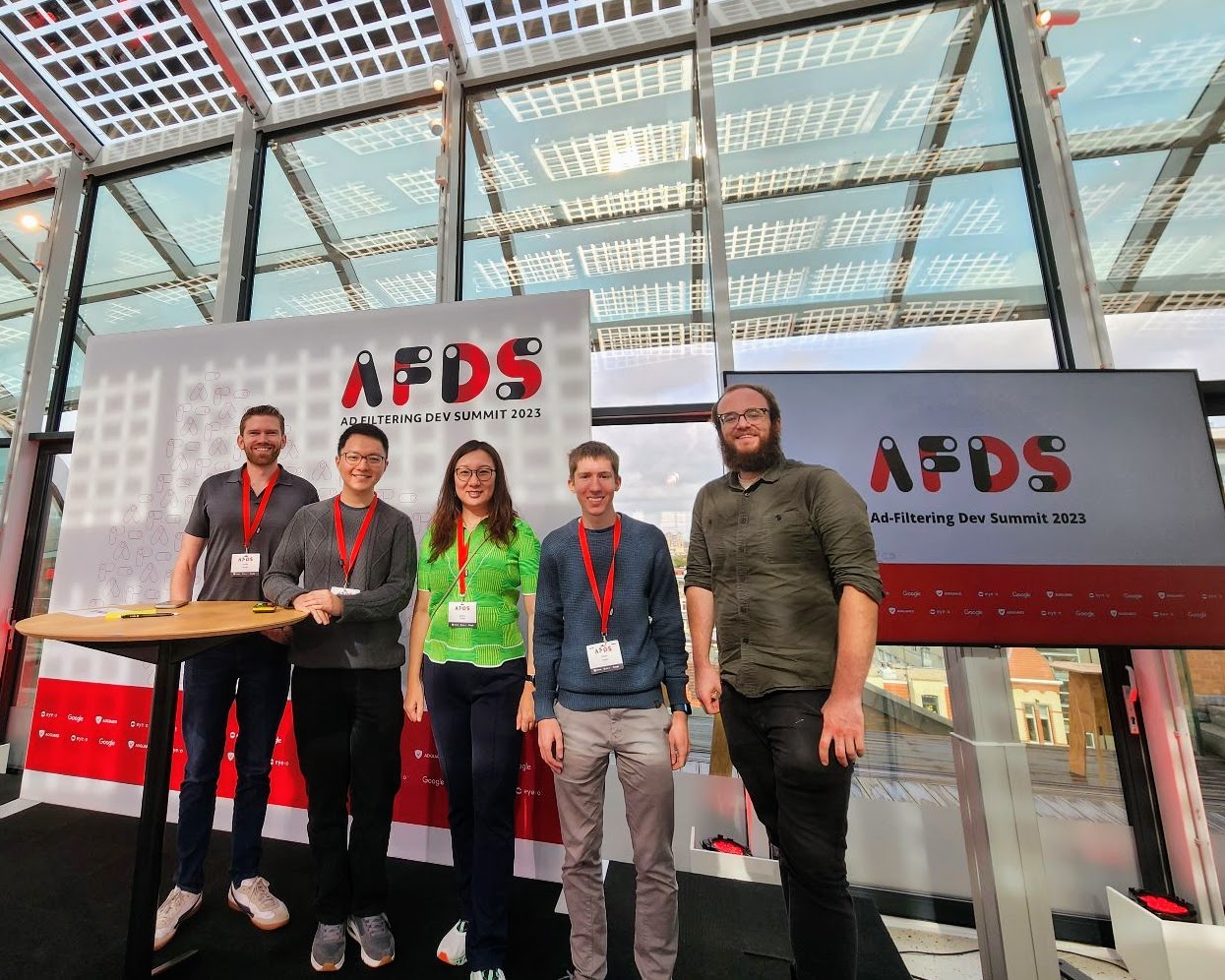 Erweiterungsteam beim Ad-filtering Dev Summit