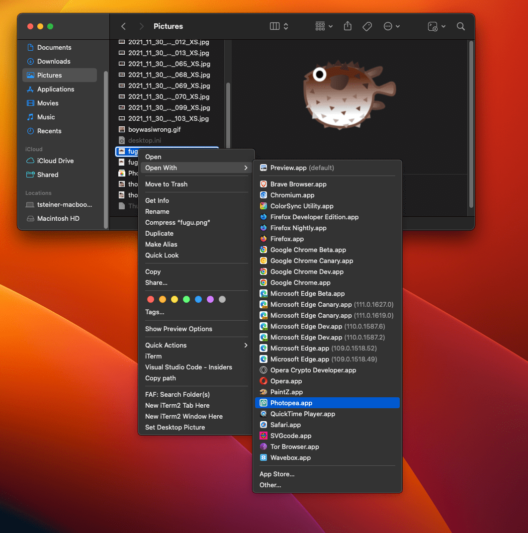 Il Finder di macOS in cui l&#39;utente fa clic con il tasto destro del mouse su un file e sceglie &quot;Apri con&quot; Photopea.