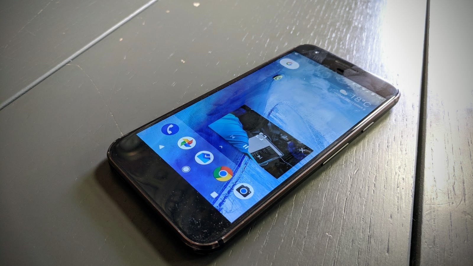 Android पर 'पिक्चर में पिक्चर' मोड में वीडियो देखते समय फ़ोटो देखना