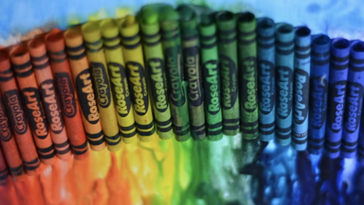 Une image colorée de crayons fondus, sans simulation de déficience de la vision des couleurs